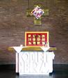 Altarbild am Karfreitag in der Apostelkirche Wesseling
